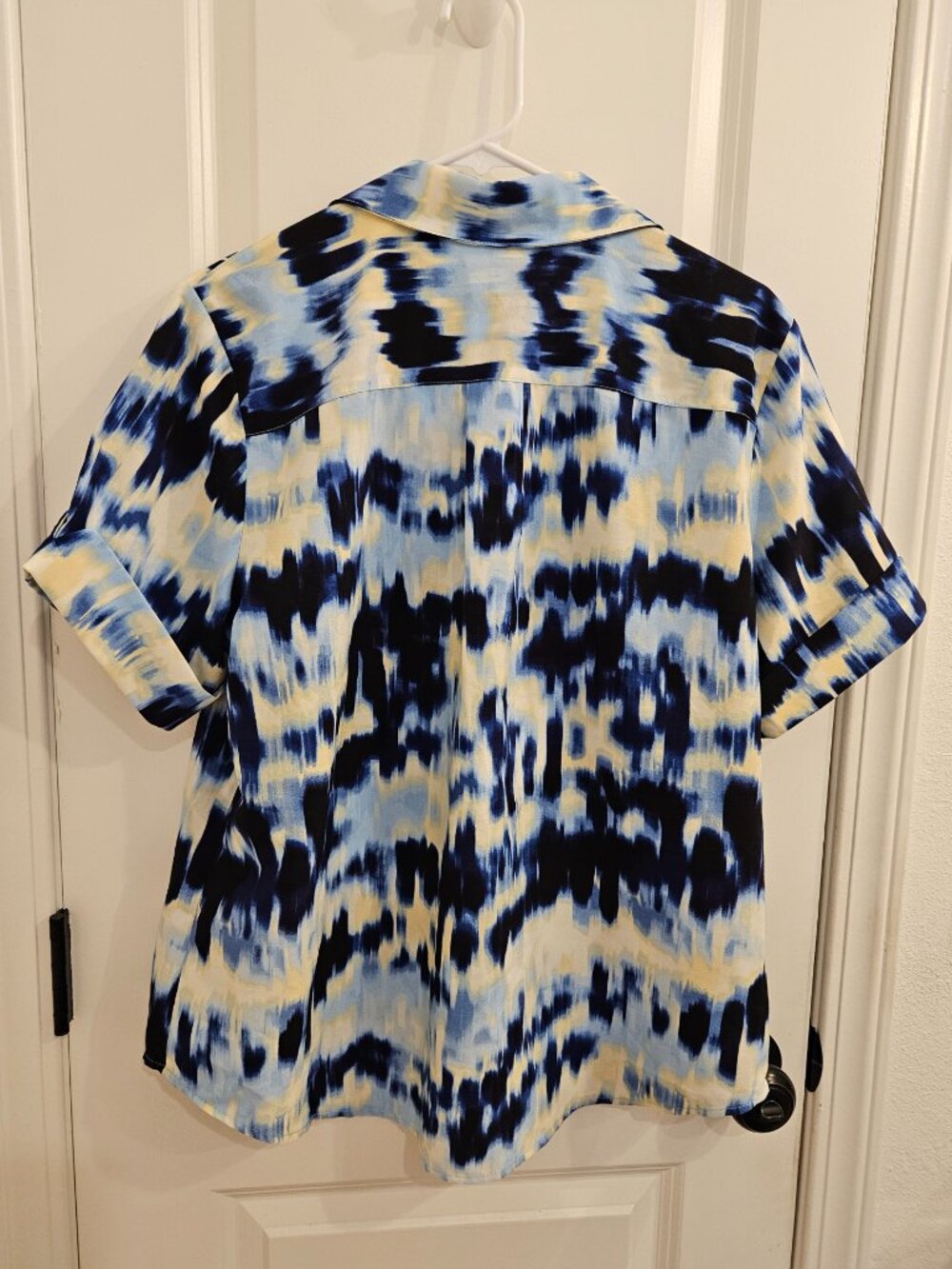 Anne Klein Button Down Shirt Blue Drip Dye Abstract Print Cuffed Sleeve L NWOT - Picture 2 of 8